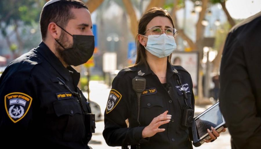 الشرطة تفرق يوم امس حفل زفاف في مدينة الطيبة وتحرر المخالفات